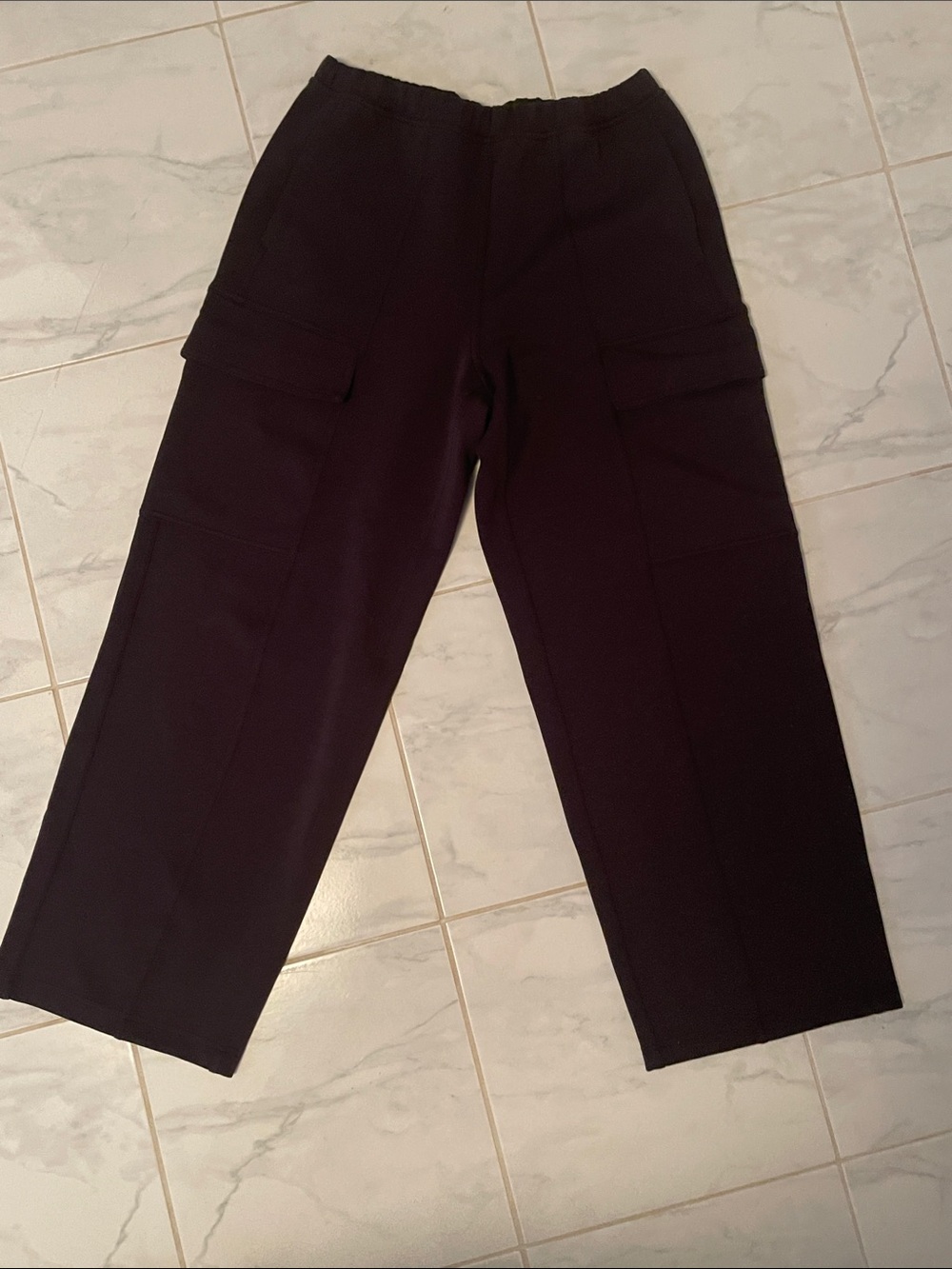 Black Cargo Lululemon sweatpants with Elastic Waist